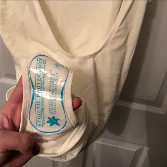 White solid & striped one piece swimsuit - Picture 2 of 7